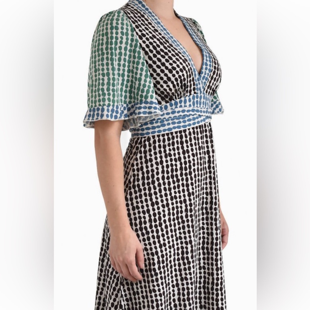 BCBGMAXAZRIA Polka Dot V-Neck Dress. Tie waist. Ruffle sleeve. A-line. Size S.